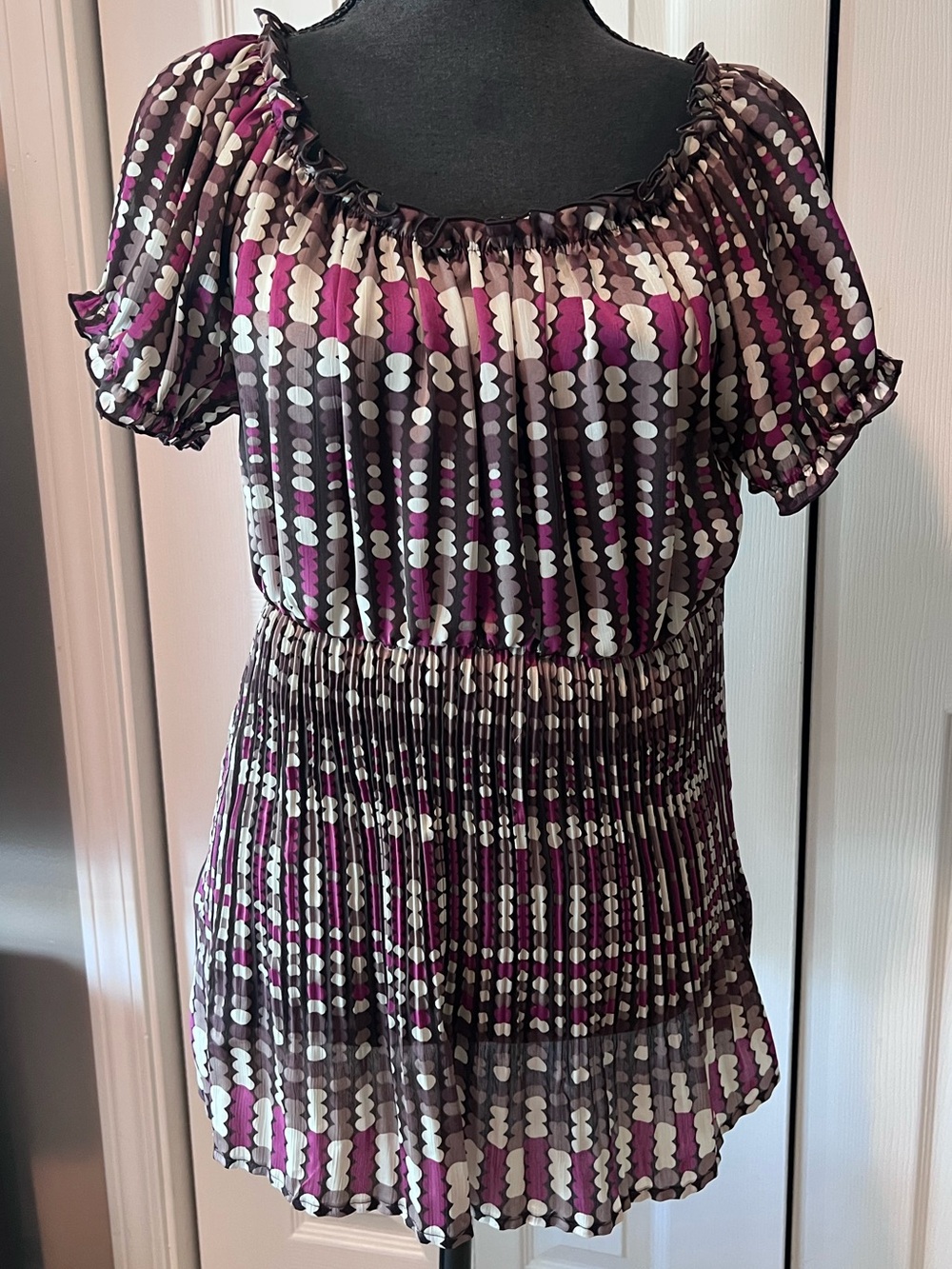 NWOT women’s medium Cato Plum Pleated Peasant top